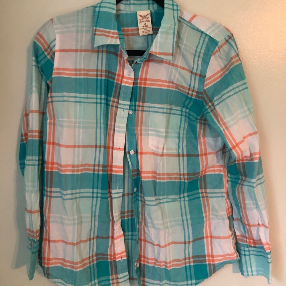 Women’s Plaid Button-up
